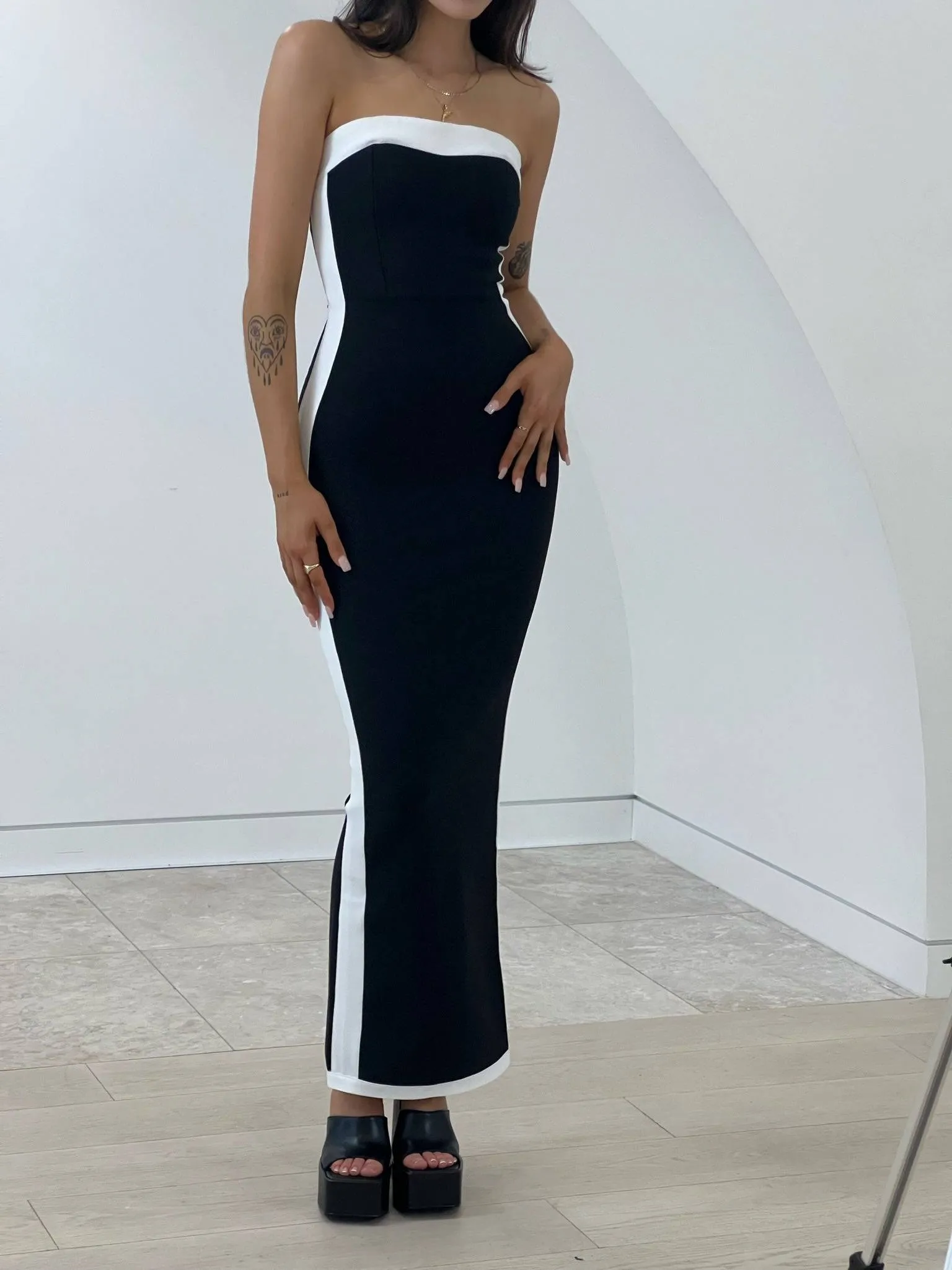 Bianca and Bridgett - Ashley in Black