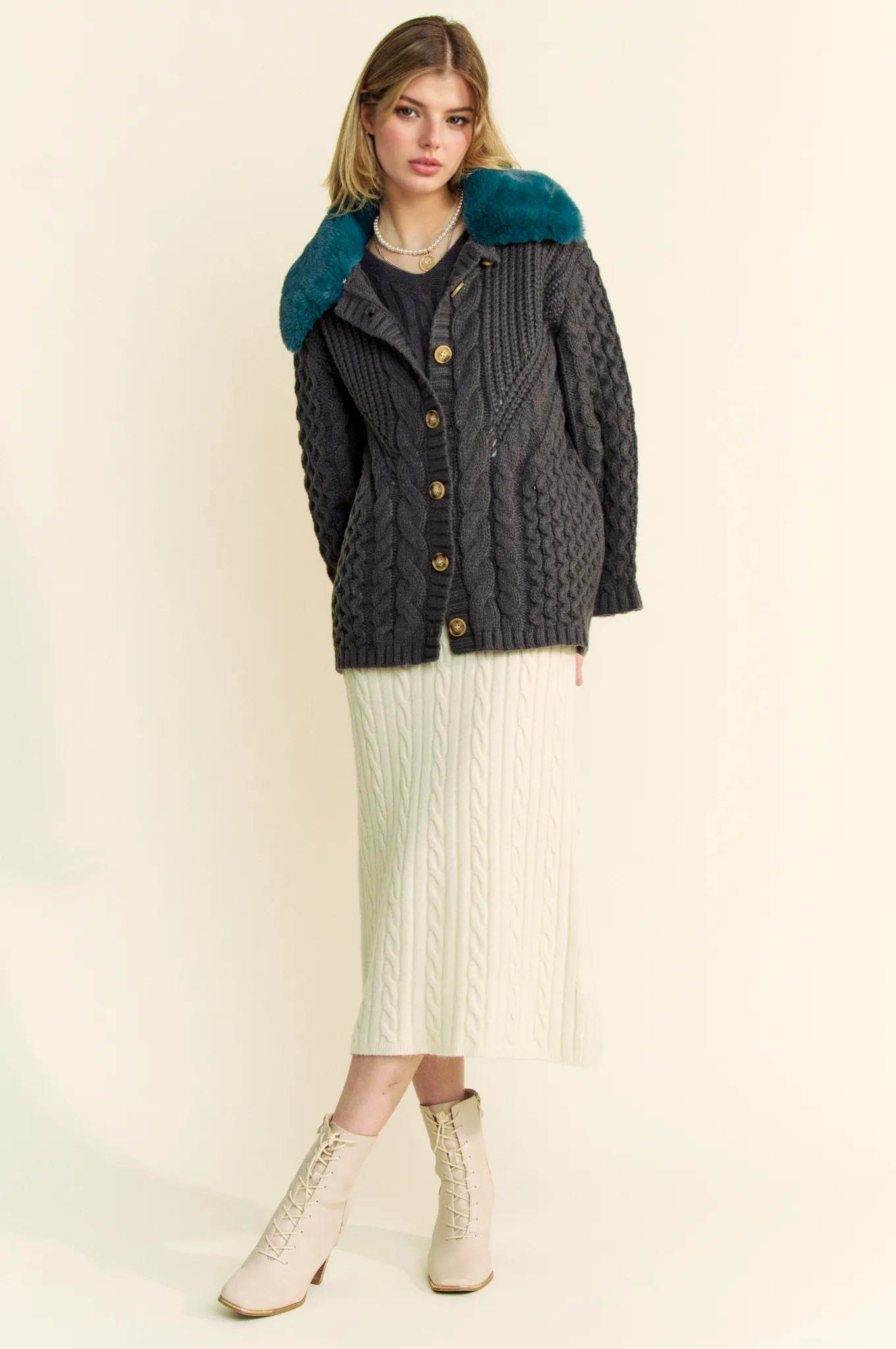 Jones Vintage Contrast Collar Cardigan (2 color options)