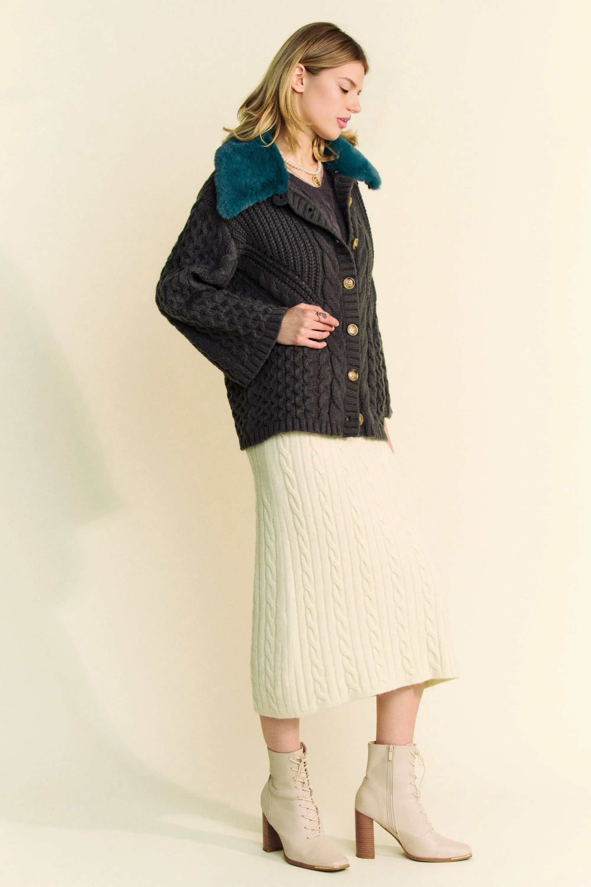 Jones Vintage Contrast Collar Cardigan (2 color options)