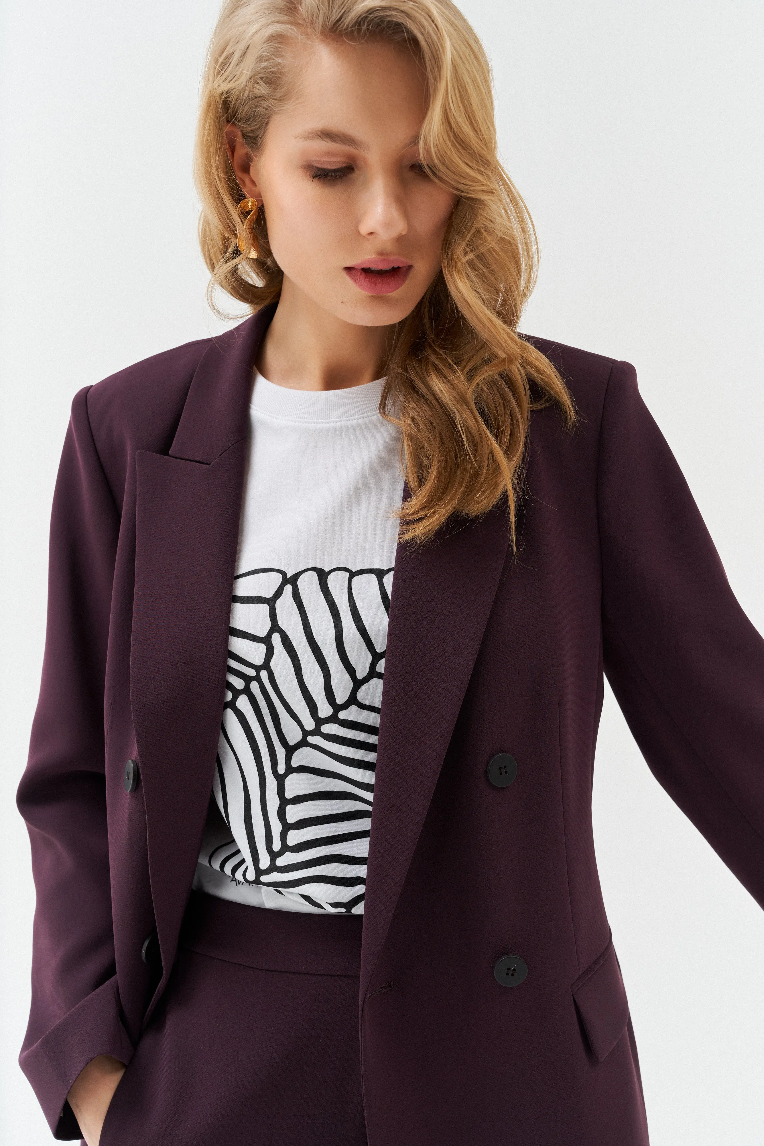 LONG DOUBLE BREASTED BLAZER IN BURGUNDY